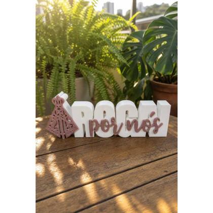 Imagem de Letreiro Decorativo Religioso Nossa Senhora Aparecida - Rogai por Nós em Design Tridimensional