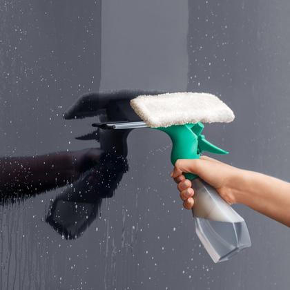 Limpador de Vidros com Spray 3 em 1 Bettanin Imagem de Limpador de Vidros com Spray 3 em 1 Bettanin