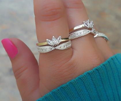 Imagem de Lindo Anel Coroa De Prata 925 Com Apliques De Ouro 14 K E Zircônias