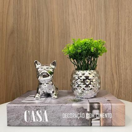 Imagem de Livro caixa decorativo, vaso prata e escultura bulldog