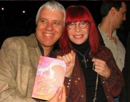 Imagem de Livro - Rita Lee mora ao lado
