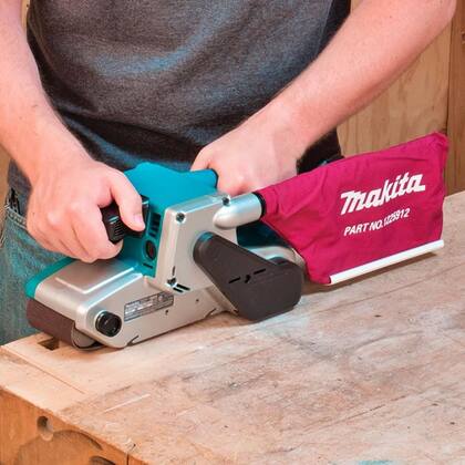 Imagem de Lixadeira de Cinta 76Mmx610mm 1010W Industrial com Cinta de Lixa e Saco Coletor Pó 9920 220V Makita