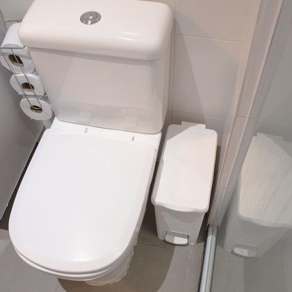 Imagem de Lixeira 12 Litros Retangular Juta Branca Com Pedal Nitron