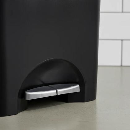 Imagem de Lixeira 45 Litros AGRAPLAST Plástico PRETA com Pedal Modelo 694 Cozinha, Lavanderia, Área de Serviço