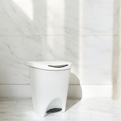 Imagem de Lixeira Banheiro Com Pedal Lixo Cozinha 7,5 Litros Reforçada
