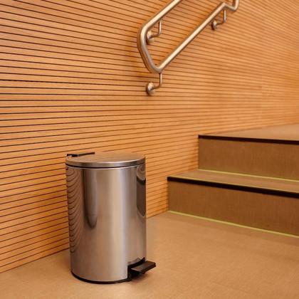 Imagem de Lixeira C/ Pedal Loop 12l Aco Inox C/ Acab. Polido (94547012) - Tramontina