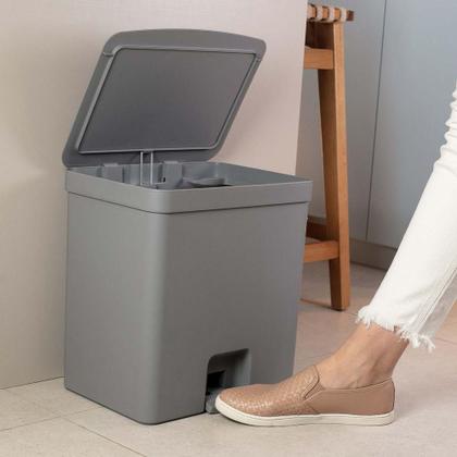 Imagem de Lixeira Com Pedal 20 Litros Reforçada Com Trava Preta