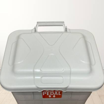 Imagem de Lixeira com Pedal 30 litros Branca Reforçada Luxo Plastica Banheiro Sala Cozinha Quarto Escritório