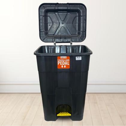 Imagem de Lixeira com Pedal 30 litros Preta Reforçada Luxo Plastica Banheiro Sala Cozinha Quarto Escritório