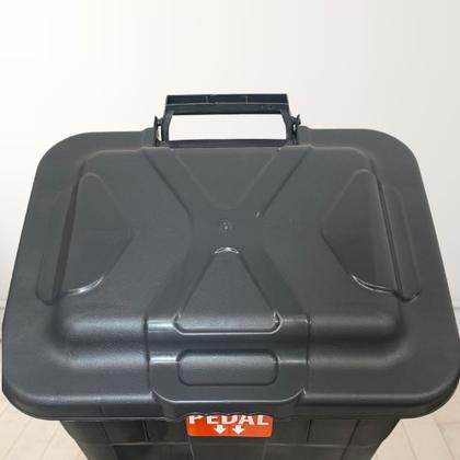 Imagem de Lixeira com Pedal 30 litros Preta Reforçada Luxo Plastica Banheiro Sala Cozinha Quarto Escritório