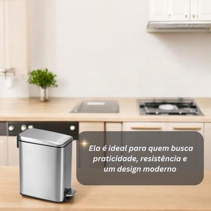 Imagem de Lixeira de Inox 5 Litros com Design Moderno, Ideal para Cozinha, Banheiro e Escritório