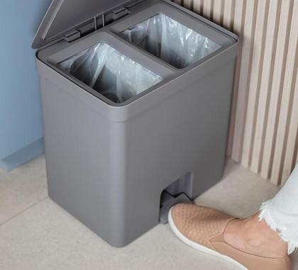 Imagem de Lixeira De Pedal Trium 20 Litros Com Duplo Compartimento Ou