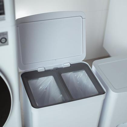 Imagem de Lixeira De Pedal Trium 20 Litros Com Duplo Compartimento Ou