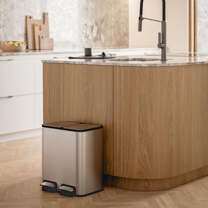 Imagem de Lixeira Dupla com Pedal Piso Docol Flat 20L (10+10L) Aço Inox Balde Removível