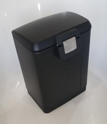 Imagem de Lixeira inox com pedal retangular  Slim Black Matte 12 litros
