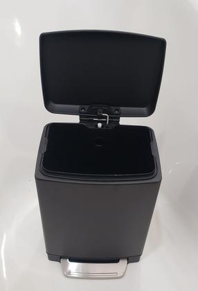Imagem de Lixeira inox com pedal retangular  Slim Black Matte 12 litros