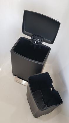 Imagem de Lixeira inox com pedal retangular  Slim Black Matte 6 litros