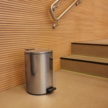 Imagem de Lixeira Inox Tramontina Com pedal Loop 12L Fechamento Softclose 94547/012