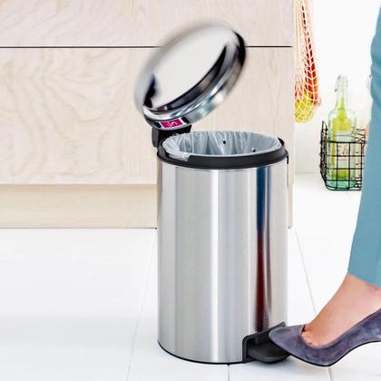 Imagem de Lixeira Lixo Aço Inox 5 Litros Com Cesto Removível E Pedal Banheiro Cozinha Redondo