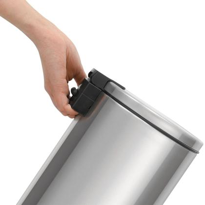 Imagem de Lixeira Loop Aço Inox Polido Balde Interno e Pedal 20 Litros - Tramontina 94547/020