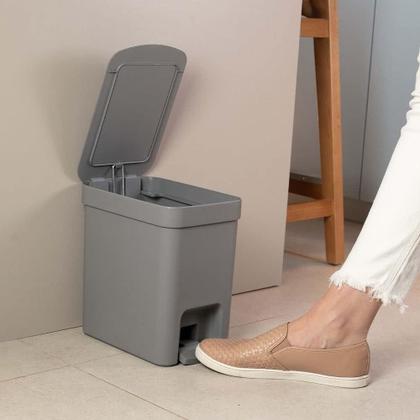 Imagem de Lixeira Pedal 6 L Banheiro Lavabo Dual Trium Compacta Preto