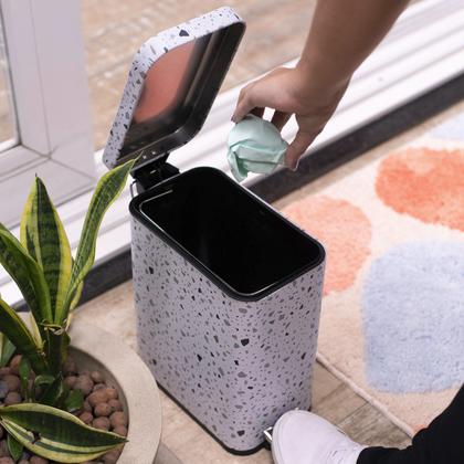 Imagem de Lixeira retangular de metal com pedal granilite 5L - Oikos