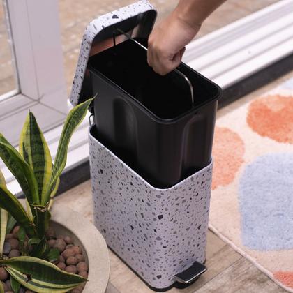 Imagem de Lixeira retangular de metal com pedal granilite 5L - Oikos