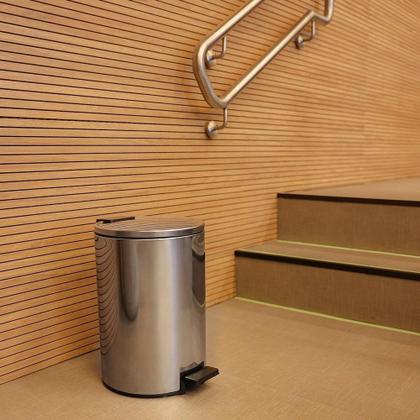 Imagem de Lixeira Tramontina Loop Com Pedal 12L Redonda Inox Polido