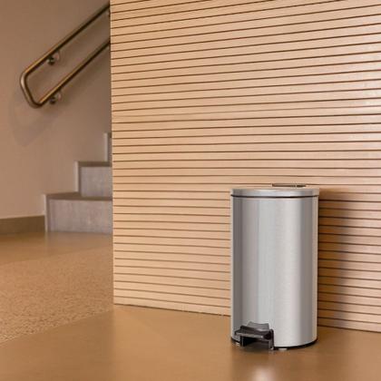 Imagem de Lixeira Tramontina Loop com Pedal 5L Redonda Inox Polido