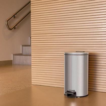Imagem de Lixeira Tramontina Loop Com Pedal 5L Redonda Inox Polido