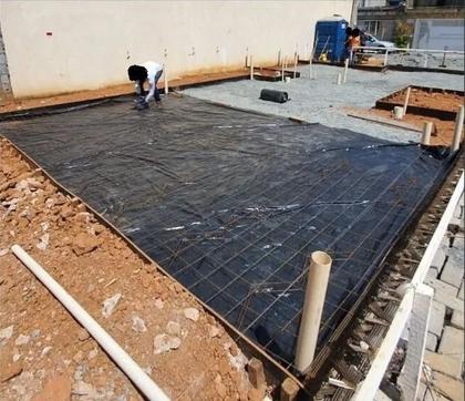 Imagem de Lona Plástica Preta 150 Micras Obras Construção Pintura 6x20 / 20x6