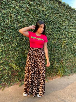 Imagem de Look saia de onça com t-shirt