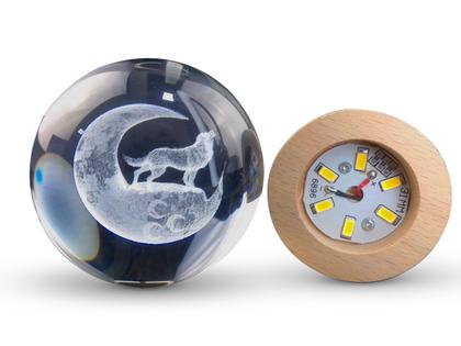 Imagem de Luminária Abajur Globo Vidro Lobo LED USB Enfeite Decorativo Esfera Vidro de 3D Base de Madeira