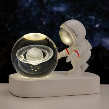 Imagem de Luminária Astronauta Criativa Led C/ Globo De Vidro 3D Usb