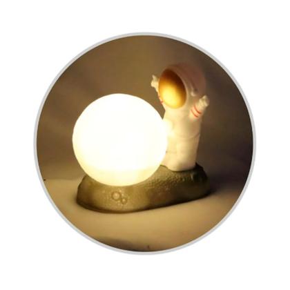 Imagem de Luminária Astronauta Led Abajur com Lua Iluminada Decoração