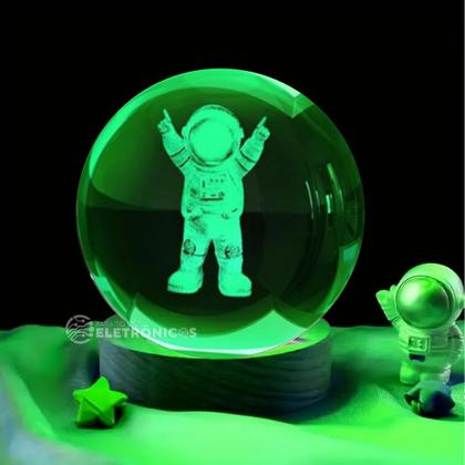 Imagem de Luminária de Mesa com Bola de Vidro Tridimensional e Base de Madeira com Luz LED RGB 35232