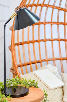 Imagem de Luminária de Mesa Tarsila Com Cúpula Articulada