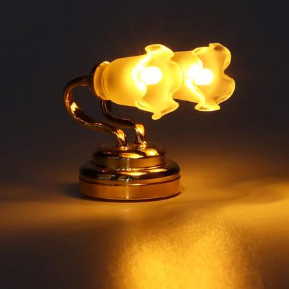 Imagem de Luminária de parede em miniatura Doll House Aatraay 1:12 com botão de interruptor