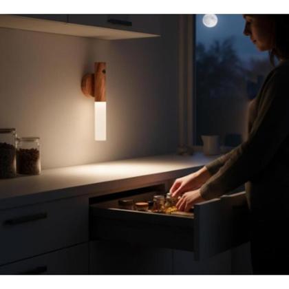 Imagem de Luminária LED Recarregável USB com Sensor de Luz e Movimento