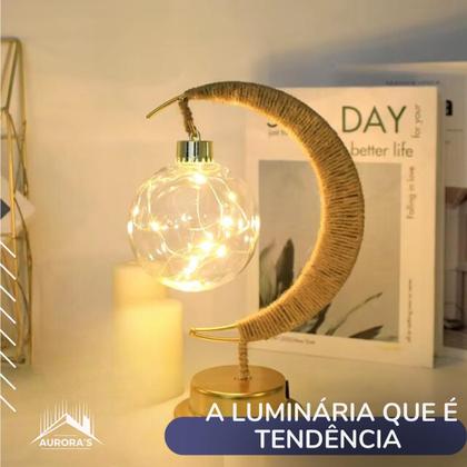 Imagem de Luminária Lua Crescente Decorativa com LED e Base Fixa