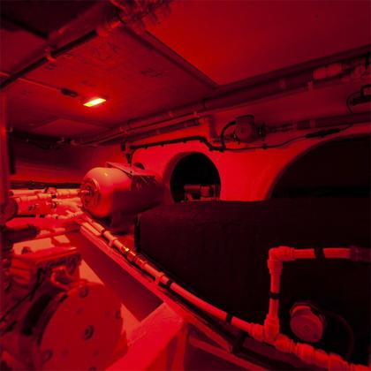 Imagem de Luminária Lumitec Nevis2 Engine Room branca azul