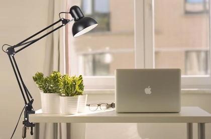Imagem de Luminária Mesa Abajur Metal Articulável Com Garra - 800X
