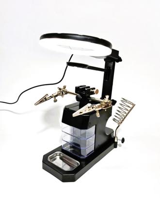 Imagem de lupa com garras jacaré 3 gavetas organizadoras lente com led e suporte ferro de solda