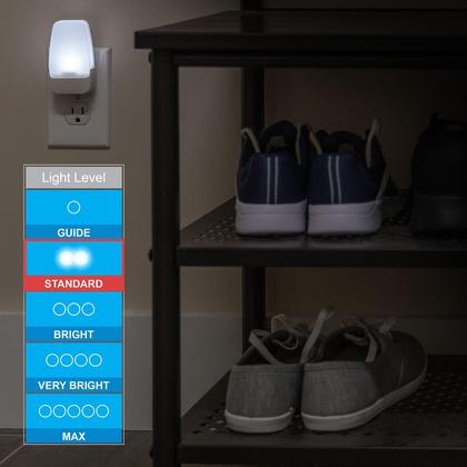 Imagem de Luz noturna GE LED Plug-in Sensor Dusk to Dawn (4 unidades)