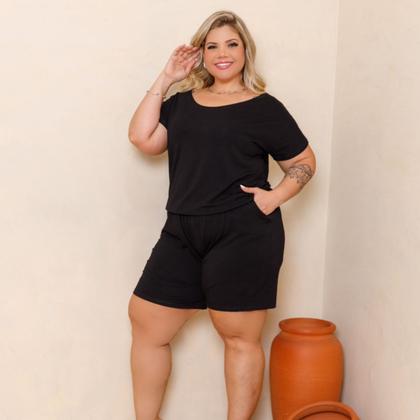 Imagem de Macacão Curto Feminino Ombro A Ombro Com Bolsos Plus Size