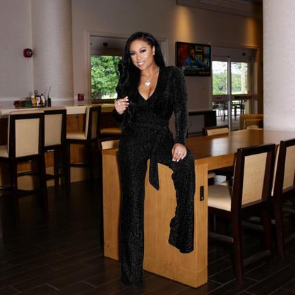 Imagem de Macacão de peça única LightlyKiss Plus Size com lantejoulas pretas