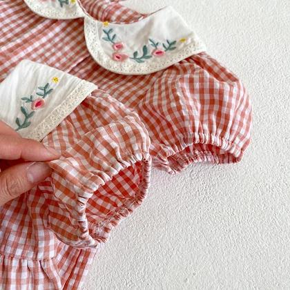 Imagem de Macacão De Verão Para Meninas Bebês Em Algodão Com Mangas Curtas E Bordado Em Xadrez