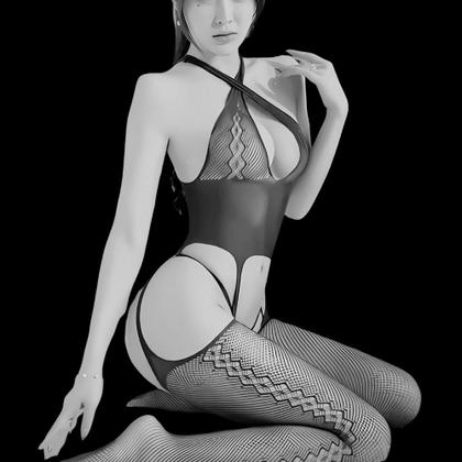 Imagem de Macacão Feminino com Alças Cruzadas e Trama Texturizada