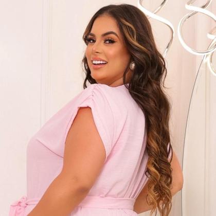 Imagem de Macacão Feminino Plus Size Pantalona Longo Rosa Claro Decote V Manga Curta Tamanho G1 46 ao 50 Moda