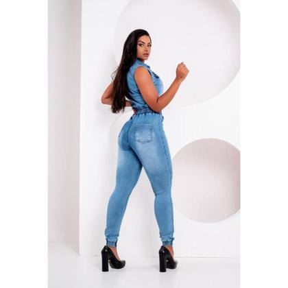 Imagem de Macacão longo jeans com lycra feminino jogger em lavagem clara